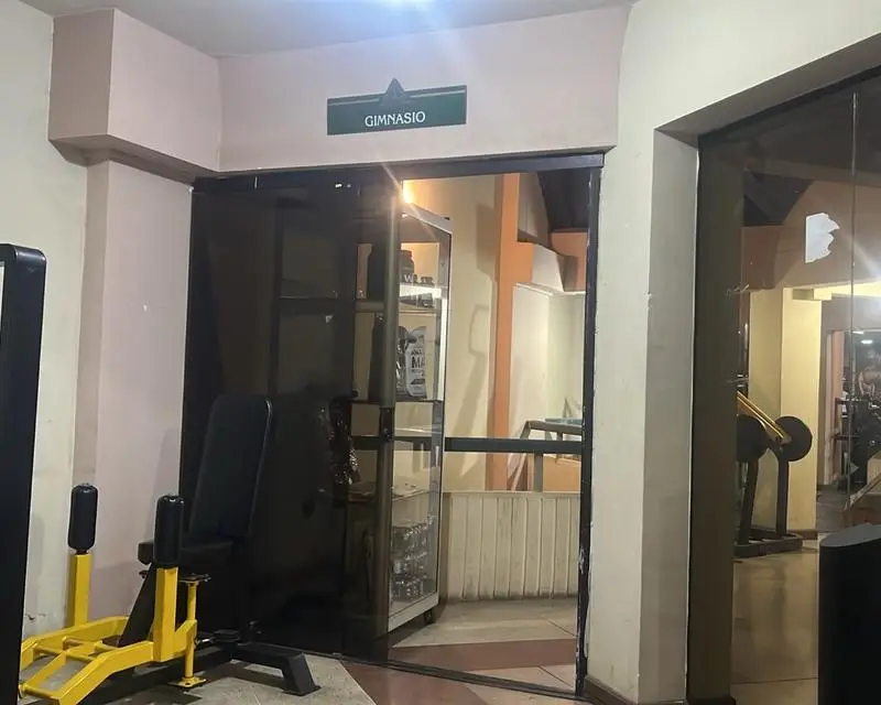 Acceso al gimnasio del Colegio