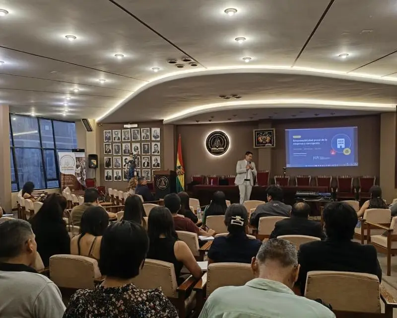 Evento en el salón principal del CDAC